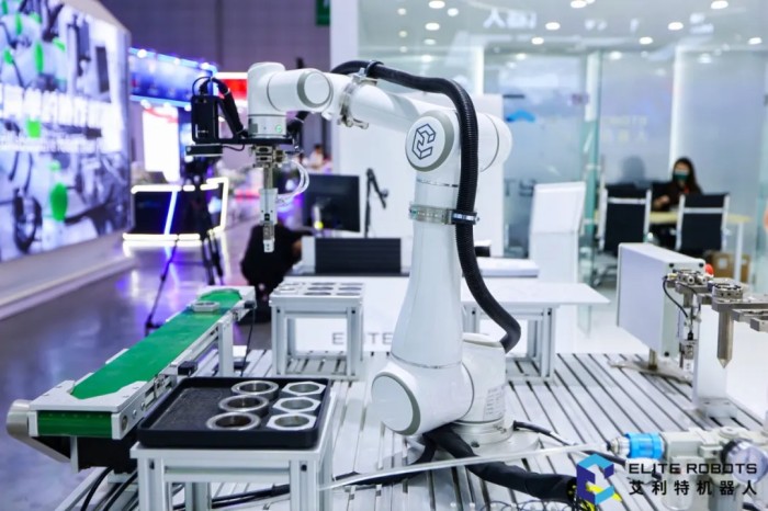 milan.米兰中国机器人基础教育工作站